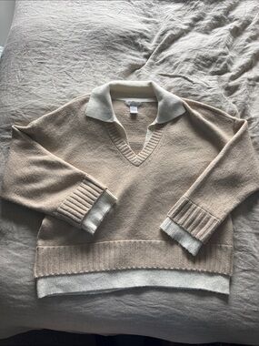 Design History Beige and Cream V-Neck Collared Sweater